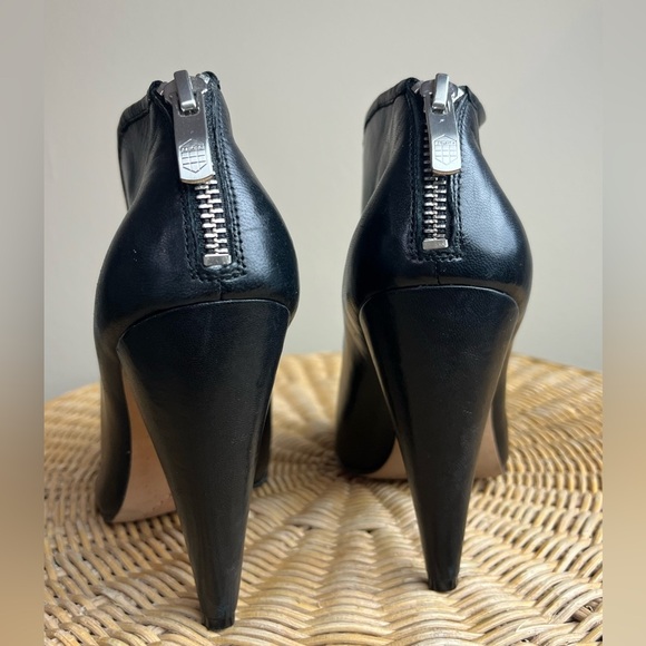 Vince Camuto Leather Peep-Toe Booties Size 5 1/2 - Picture 3 of 9